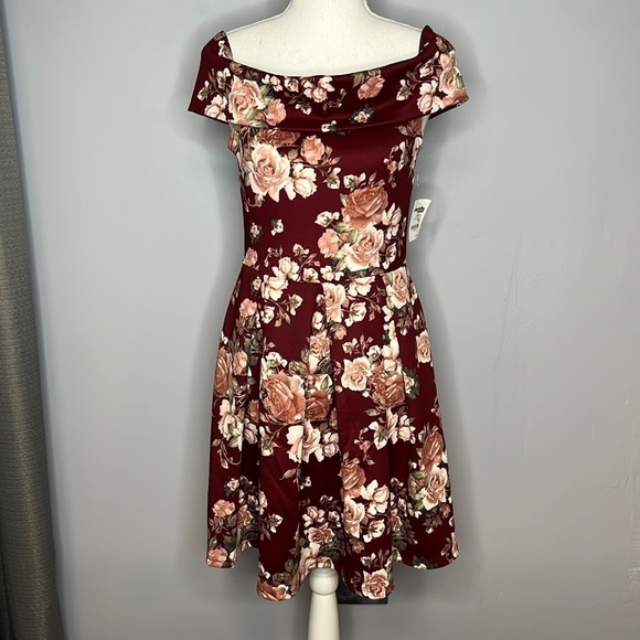 CHARLOTTE RUSSE MEDIUM NWT ROSES FLORAL SLEEVELESS ALINE DRESS - Picture 1 of 10